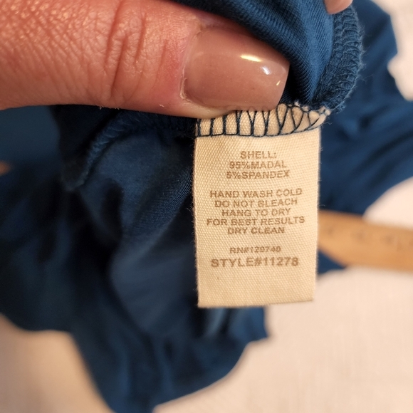 NWT Stitchfix 41 hawthorn Milano twist-front crew neck knit top. - Picture 6 of 8